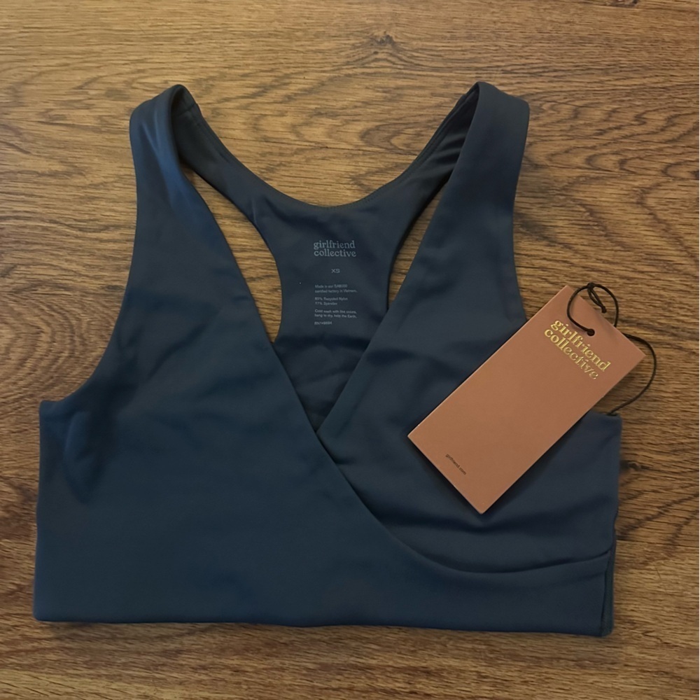 Girlfriend Collective dark green unpadded  Sports Bra NWT Small sports v neck
